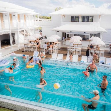 Backpackers on the East Coast in Bounce Noosa hostel enjoying the pool