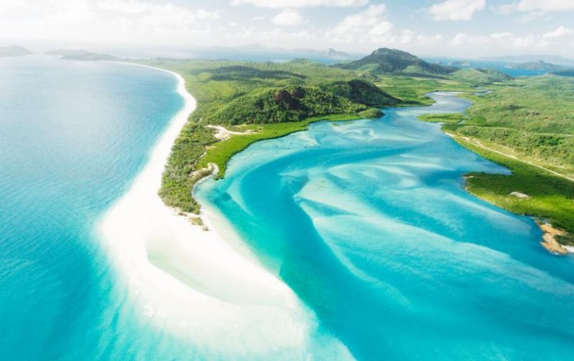 Backpackers on the East Coast in Bounce Noosa hostel enjoying the pool