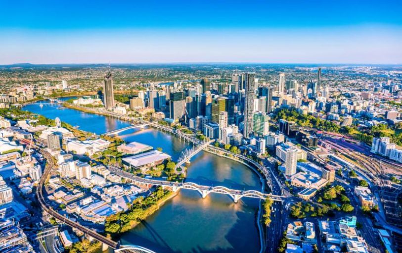 Backpackers on the East Coast in Bounce Noosa hostel enjoying the pool