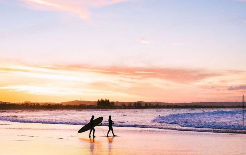 Backpackers on the East Coast in Bounce Noosa hostel enjoying the pool