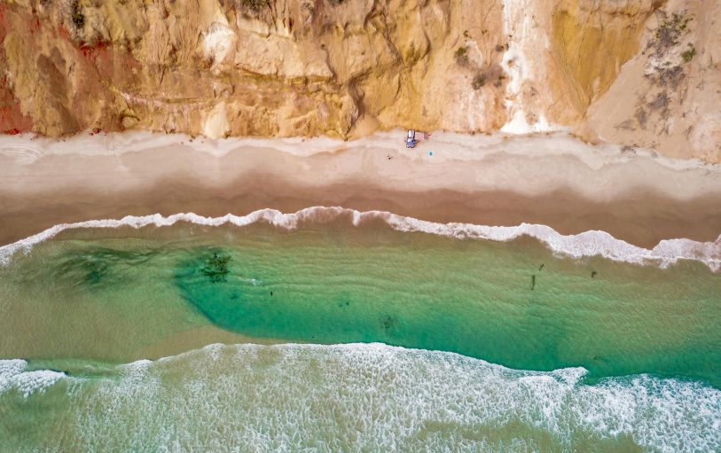 Backpackers on the East Coast in Bounce Noosa hostel enjoying the pool